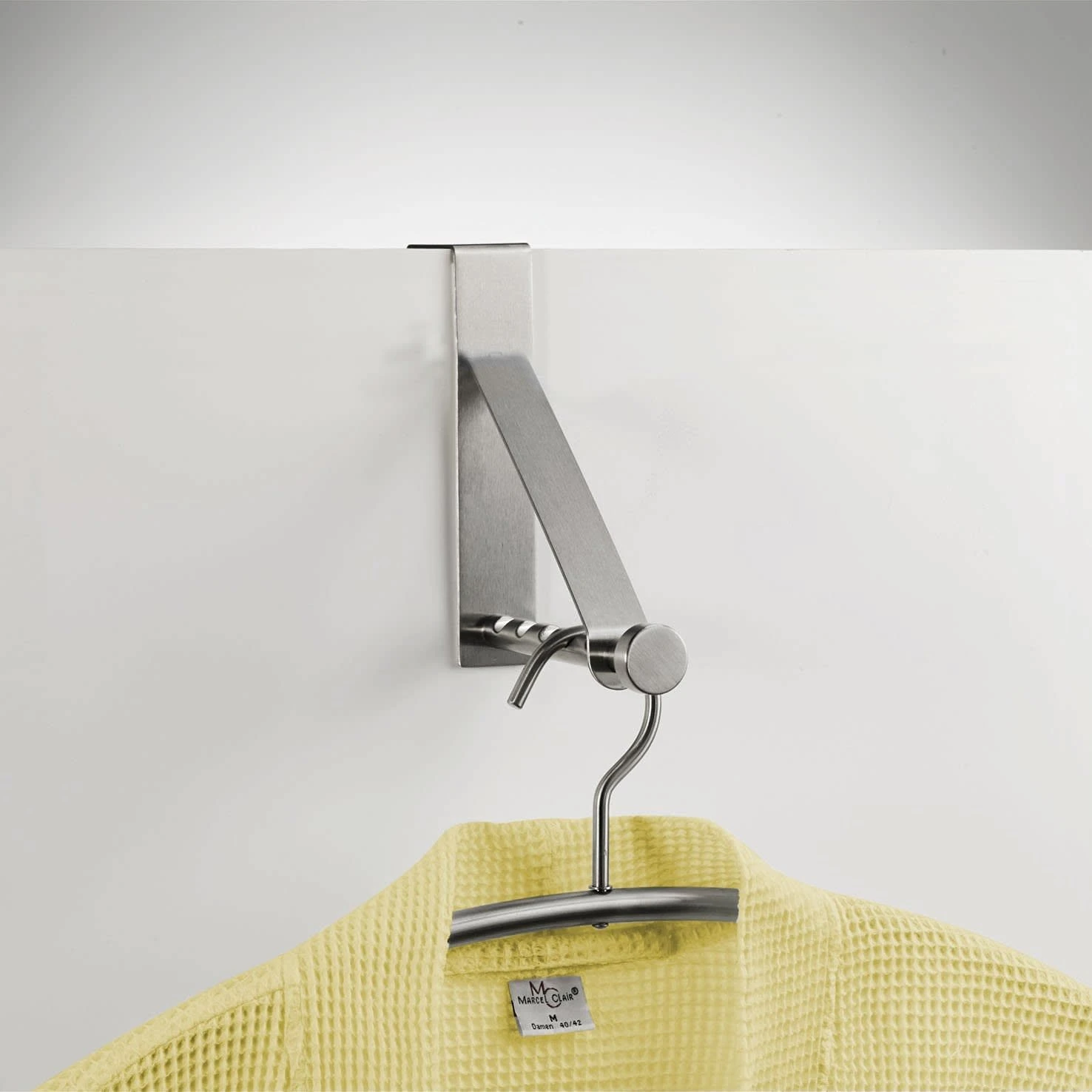 Türgarderobe In Silbern – Bild 2